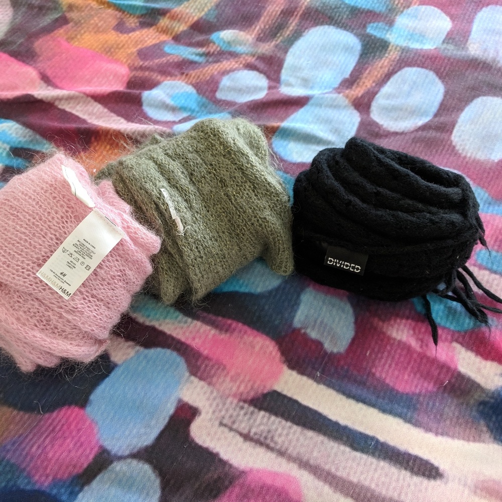 Three (3) Scarves - Picture 2 of 7